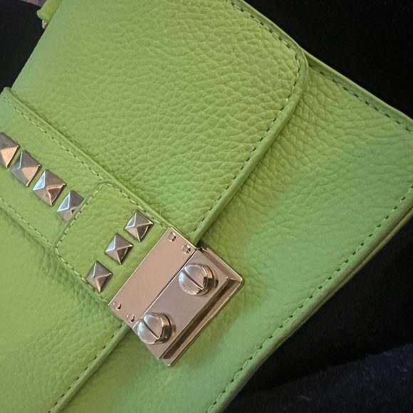 BCBG lime green gold chain purse crossbody or shoulder NEW handbag - Picture 2 of 10